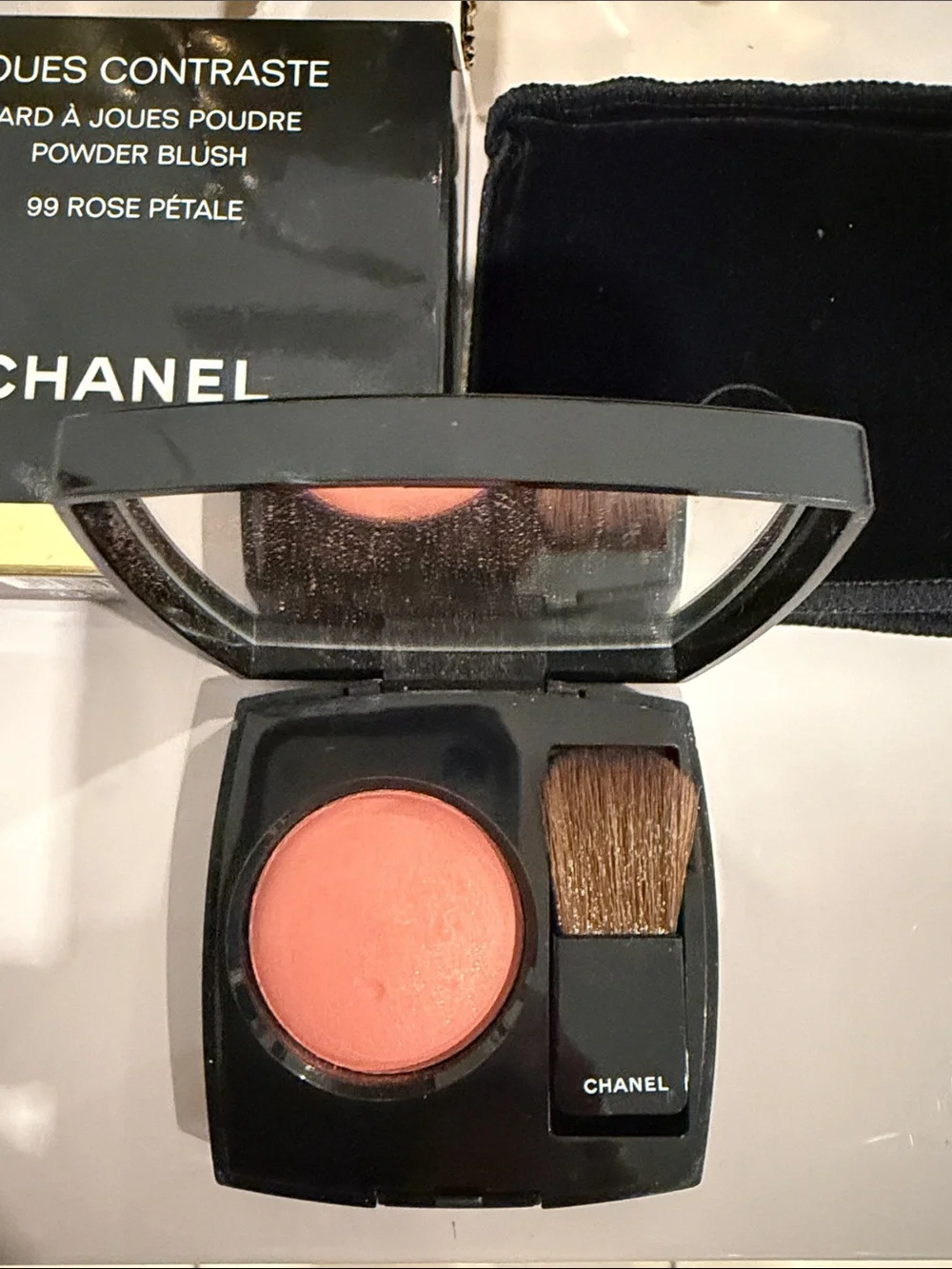 CHANEL Joues Contraste Powder Blush 99 Rose Pétale - Coral Pink